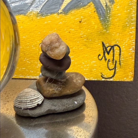 Decorative Stone Stack with Shell - Picture 1 of 1